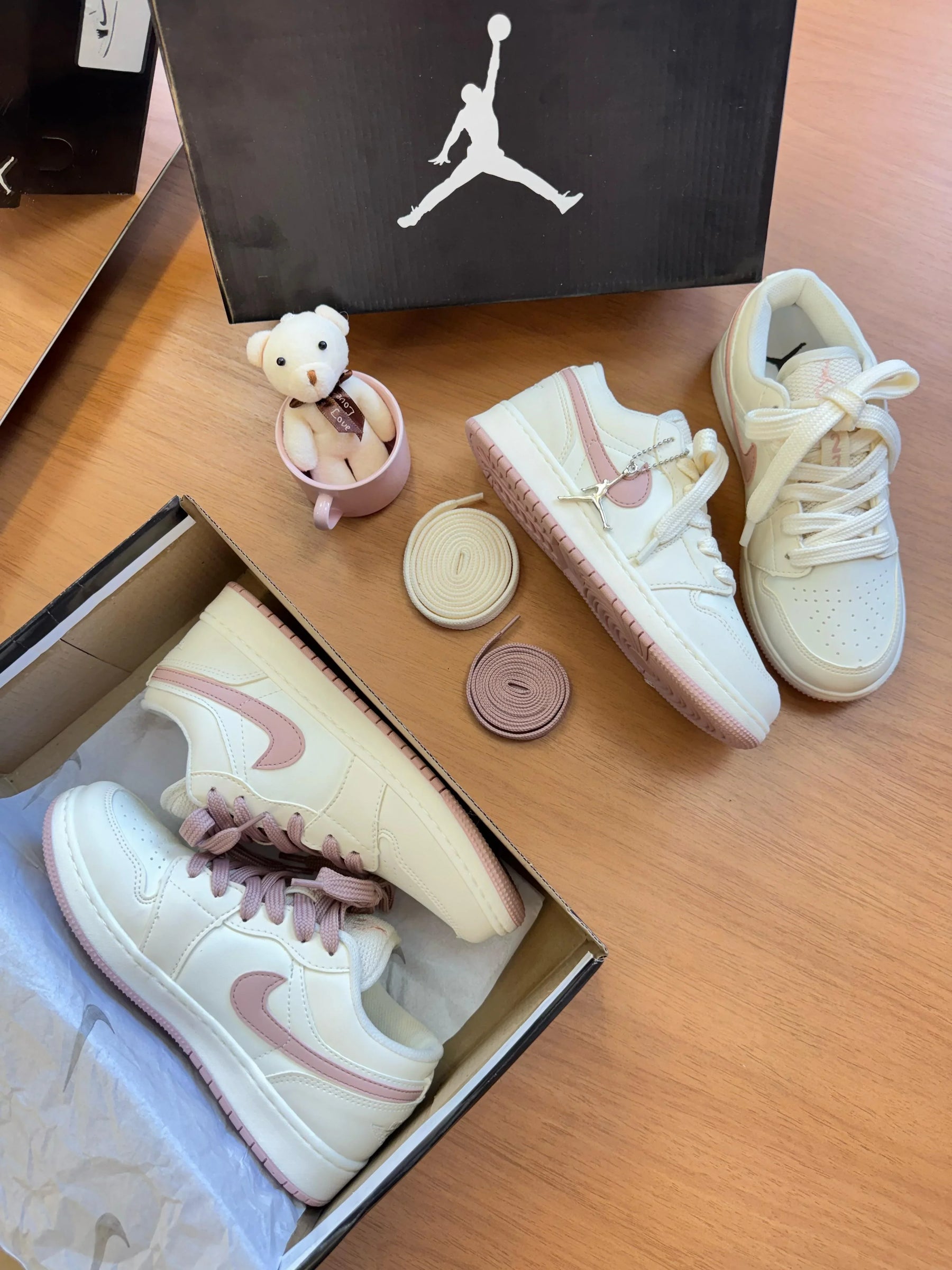 TÊNIS Jordan Low - Rosa