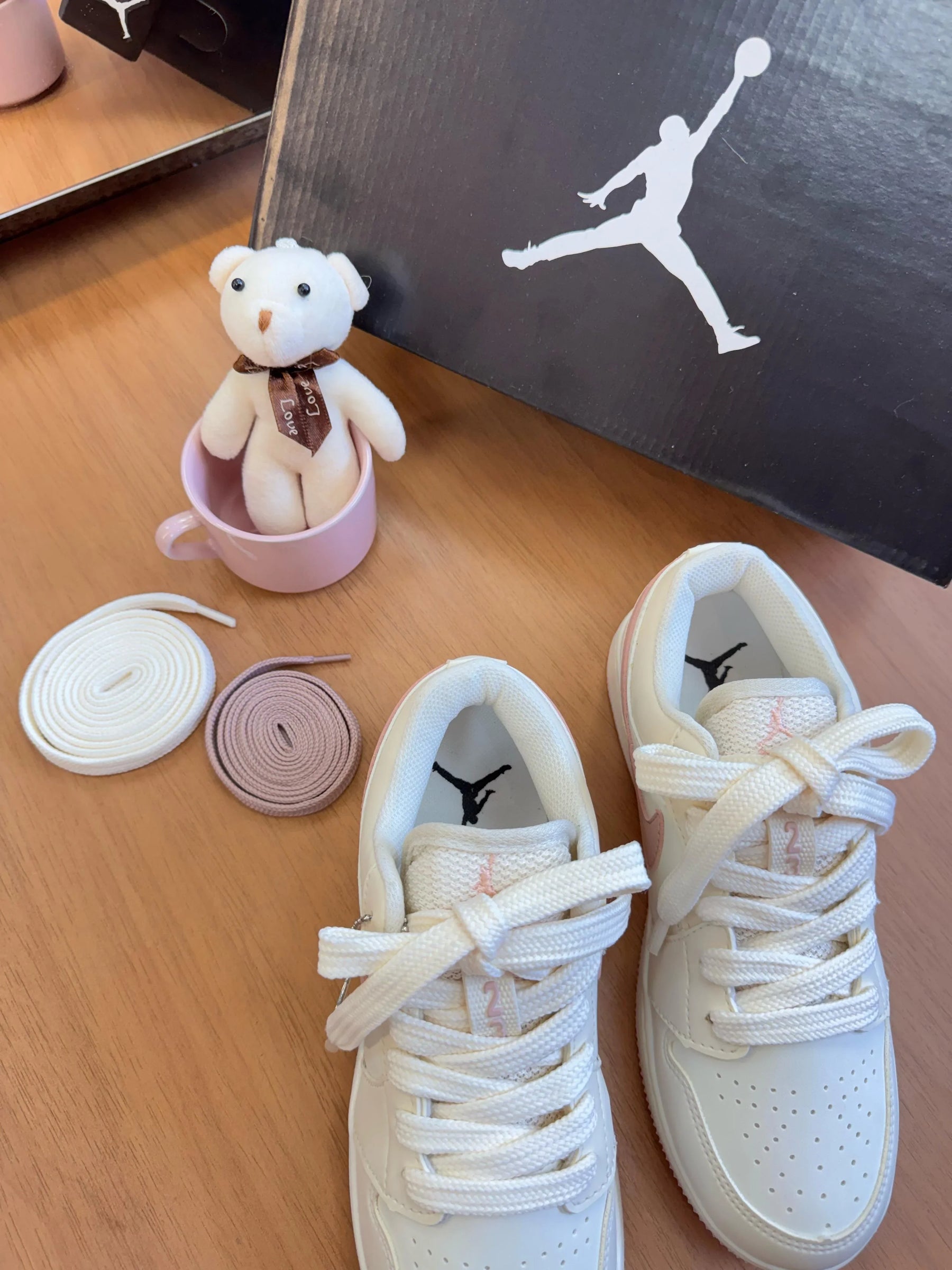 TÊNIS Jordan Low - Rosa