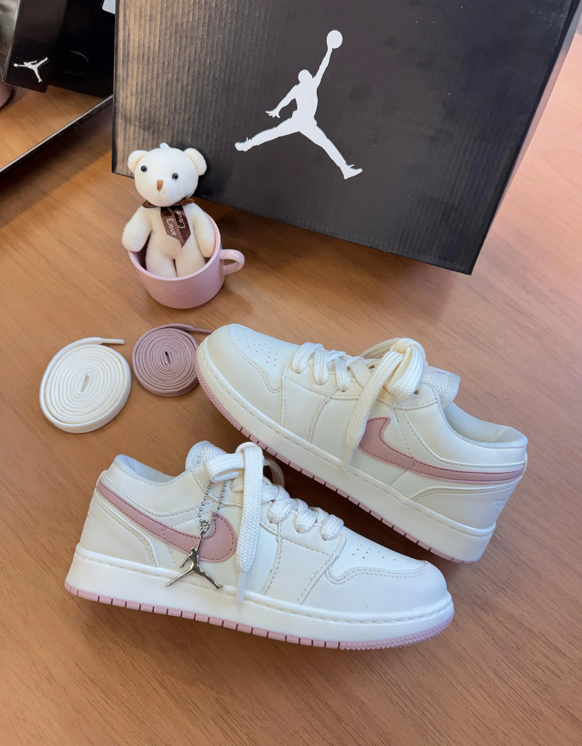 TÊNIS Jordan Low - Rosa